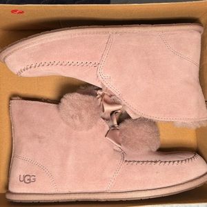 Ugg Slipper Size 7